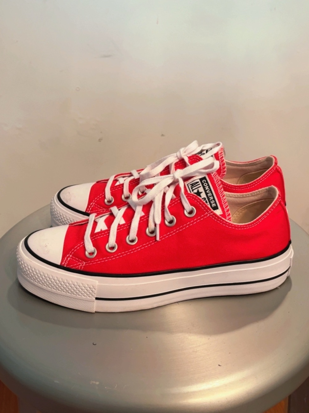 Converse Chuck Taylor All Star Low Top Red Canvas Sneakers Women’s Size 8 NWOT - Picture 3 of 8